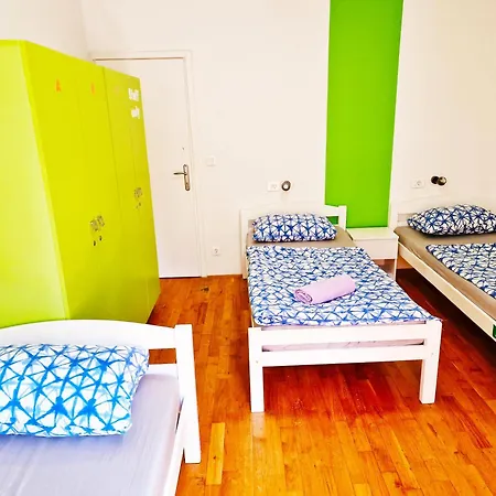 Croparadise Hostel *