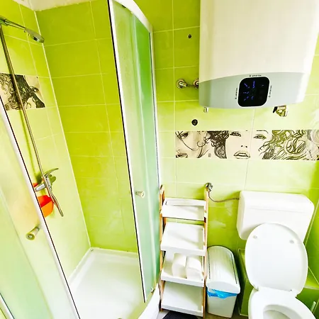 Croparadise Hostel *