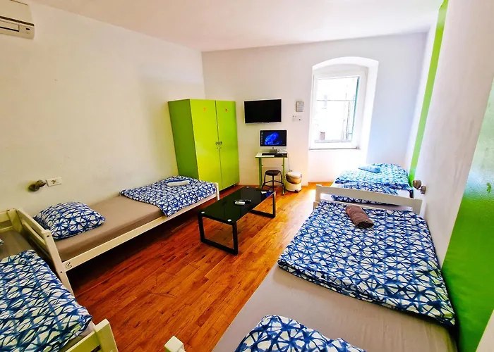 Croparadise Hostel