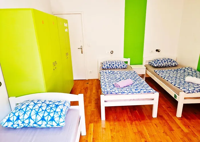 Croparadise Hostal *