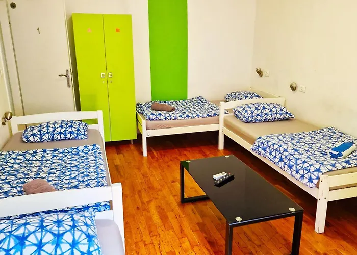 Croparadise Hostal *